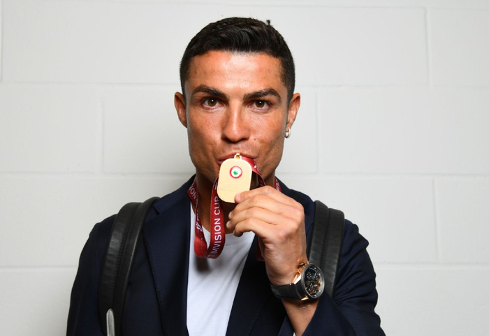 爱游戏中国-包含国际比赛日突围战来临，山东泰山围绕意大利杯更衣室发声，管理层满意，医务组通报恢复的词条