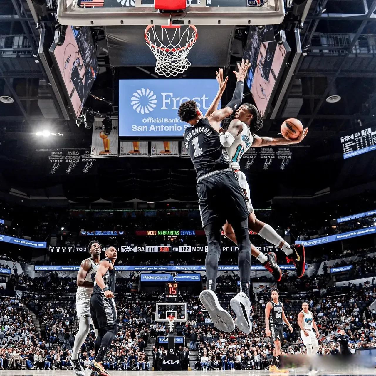 爱游戏中国-赛地聚焦——NBA季后赛关键时刻热度飙升；克里夫兰骑士完成体检；赛场秩序良好；心理建设被强调的简单介绍